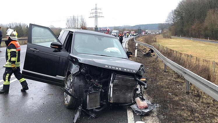 Die Bundesstraße B505 war wegen eines Unfalls stundenlang gesperrt. Foto: NEWS5/Merzbach