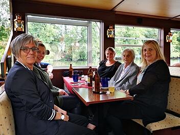 Bamberg: Wünschewagen geht mit Magdalene auf letzte "Kreuzfahrt" - berührende Stunden mit Töchtern und Enkelinnen Bamberg: Wünschewagen geht mit Magdalene auf letzte "Kreuzfahrt" - berührende Stunden mit Töchtern und Enkelinnen