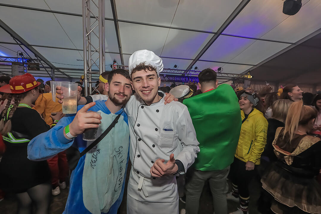 Im großen Festzelt wurde richtig gefeiert!