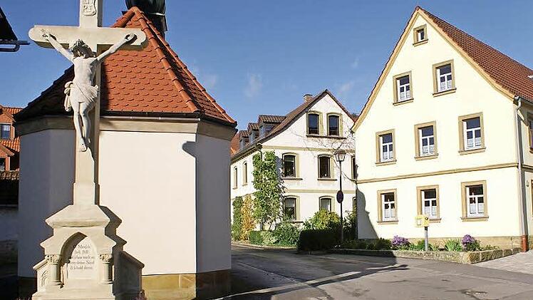 Im Frühjahr sollen die Baumaßnahmen in Höfen im Rahmen der Dorferneuerung beginnen.  Foto: Neubecker