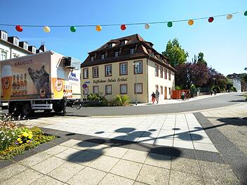 Das Palais Erthal in der von-der-Tann-Straße soll renoviert, saniert und zum Wiener Kaffeehaus werden. Eigentümer Toni Schick kündigte den Beginn der Arbeiten für den Herbst an.  Foto: Siegfried Farkas