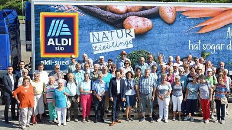 Die Besuchergruppe aus Hausen in Adelsdorf  Foto: PR