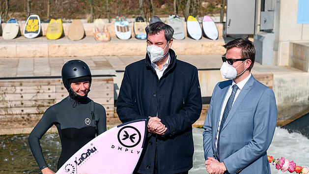 Stehende Flusswelle f&uuml;r Surfer in N&uuml;rnberg er&ouml;ffnet