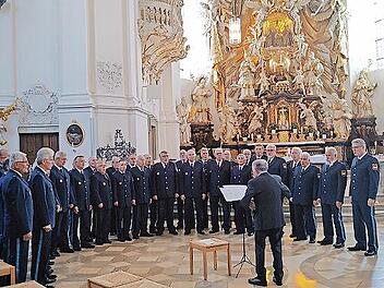 Der Polizeichor Würzburg sang in Gößweinstein.