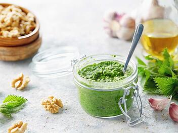 knoblauch-walnuss-pesto.jpg