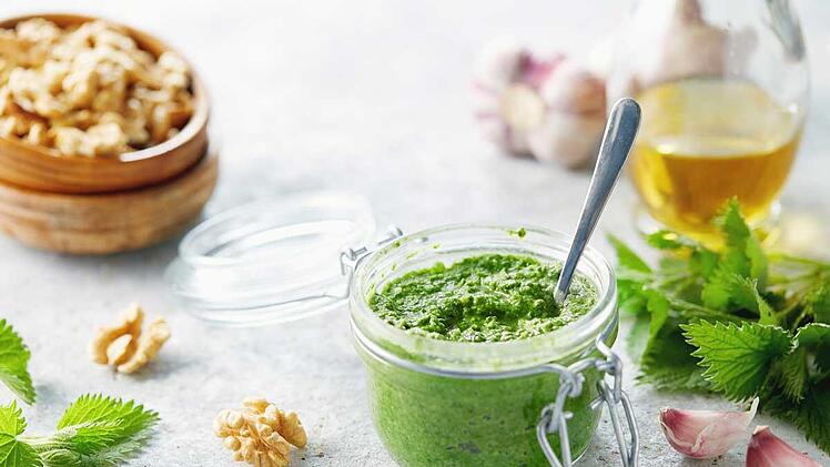 knoblauch-walnuss-pesto.jpg