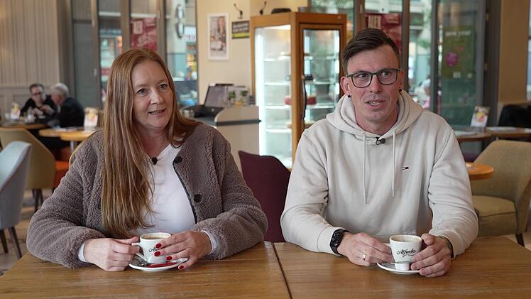 Anna (45) und Konrad (34) freuen sich auf die "Dinner"-Woche in Potsdam.