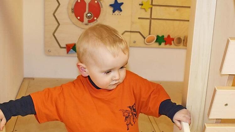 Ferdinand musste seine Rutsche bei der Einweihung mit den Großen teilen.  Fotos: Sonja Werner