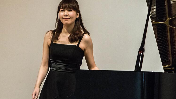 Mihyun Ahn begeisterte bei seinem Auftritt in Coburg mit Werken von Mozart und Kreisler.Foto: Jochen Berger