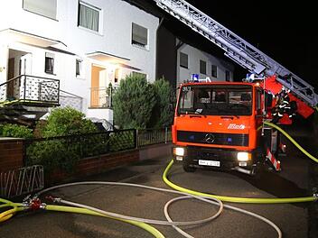 Bei einem Feuer in einem Wohngebäude in Rednitzhembach (Landkreis Roth) ist hoher Sachschaden entstanden. Foto: NEWS5 / Fechner