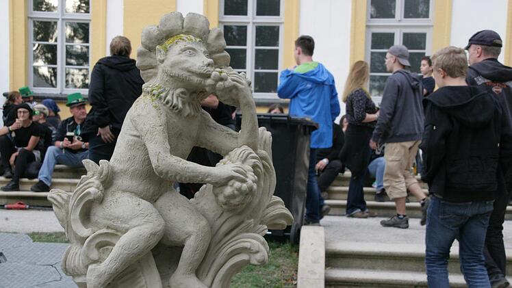 Viel los im Schlosshof der Jägersburg