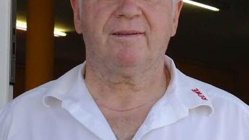 Alfred Stumpf befürchtet wieder Einbußen, wenn die Straße vor seinem Nahkauf gemacht wird.