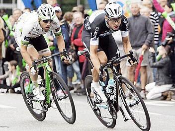 Bei der "Deutschen" in Baunatal stand Grischa Janorschke (links) vor einem großen Coup, als er mit Tony Martin (Team Omega Pharma Quickstep) kurz vor Ende in Führung lag. Doch die beiden wurden noch vom Feld geschluckt, sodass nichts aus dem möglichen Sieg wurde.  Foto: H. A. Roth