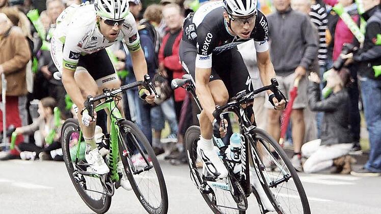 Bei der "Deutschen" in Baunatal stand Grischa Janorschke (links) vor einem großen Coup, als er mit Tony Martin (Team Omega Pharma Quickstep) kurz vor Ende in Führung lag. Doch die beiden wurden noch vom Feld geschluckt, sodass nichts aus dem möglichen Sieg wurde.  Foto: H. A. Roth