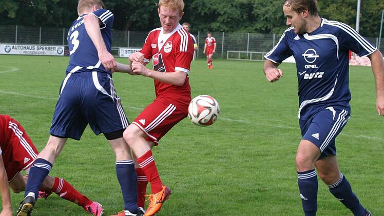 Matthias Zürl (Nummer 3), Jonas Ludewig (rechts) und ihre Eberner Mannschaftskameraden haben sich für die beiden Heimspiele am Wochenende viel vorgenommen.