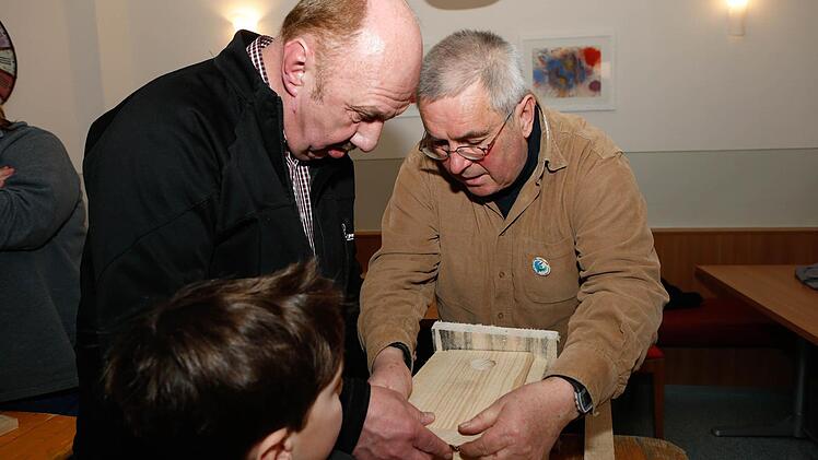 Nistkastenbau im Familientreff - gemeinsam mit dem LBV und der Traumgarten AG Foto: Matthias Hoch