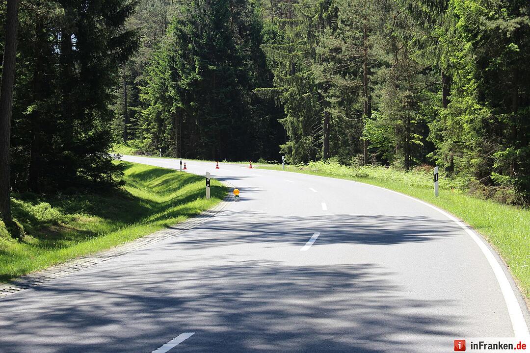 Ausfahrt mit dem Roller endet tödlich: Biker kollidieren auf Kreisstraße bei Pegnitz