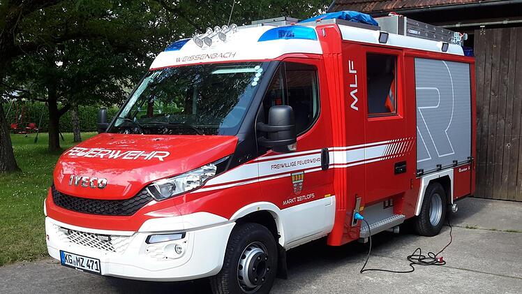 Ein MLF mit 170 PS ist jetzt der ganze Stolz der Weißenbacher Wehr. Insgesamt 511 Stunden hat eine Projektgruppe in die über dreijährige Phase von der Planung bis zur Auslieferung investiert. Foto: Rolf Pralle