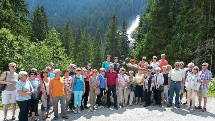 Die Reisegruppe der Pfarrei Herz- Jesu Pressig in der Nähe der Krimmler Wasserfälle Foto: Karl-Heinz Hofmann