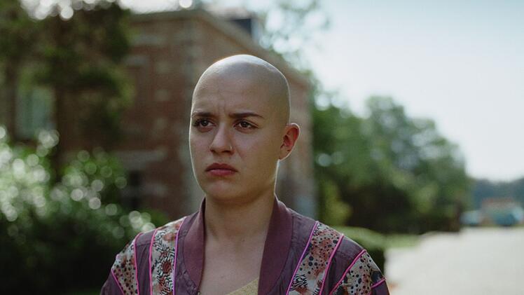 Anna (Emma Rotsaert) ist unheilbar an Krebs erkrankt.