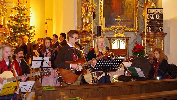 Ein Novum war der Auftritt der neugegründeten Nachwuchs-Gruppe "Whatever". Zu sehen sind (von links): Franziska Simon, Florian Fiedler, Maria Stadelmann, Lukas Schneider, Katharina Schönmüller und Victoria Eidloth.