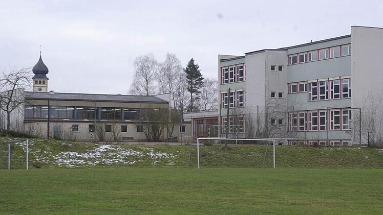 Wird die Johannes-Petri-Schule (Foto) zum Fass ohne Boden? Die Sanierungskosten für das Gebäudes liegen aktuell bei 5,6 Millionen Euro  Foto: Winfried Ehling