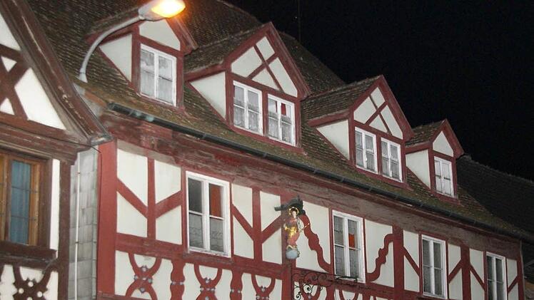 Hinter der relativ kleinen Fassade des einstigen Brauereigasthofs "Zum Schwarzen Bären" verbirgt sich ein großes Areal. Foto: Mario Deller