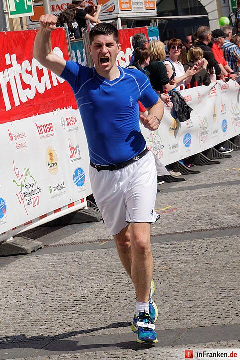 Weltkulturerbelauf 2017 in Bamberg: Der Zieleinlauf am Maxplatz