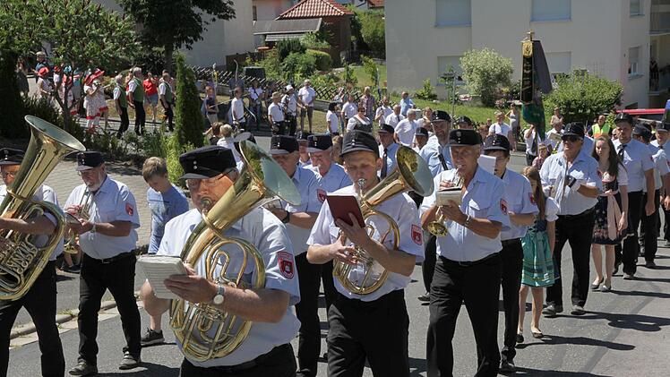 Der Festzug Foto: Mathias Erlwein
