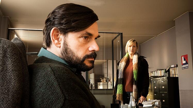 Claudia (Anna Schudt) will mit Veith Landauer (Alexander Beyer) reden, doch der l&auml;sst sie ziemlich abblitzen.