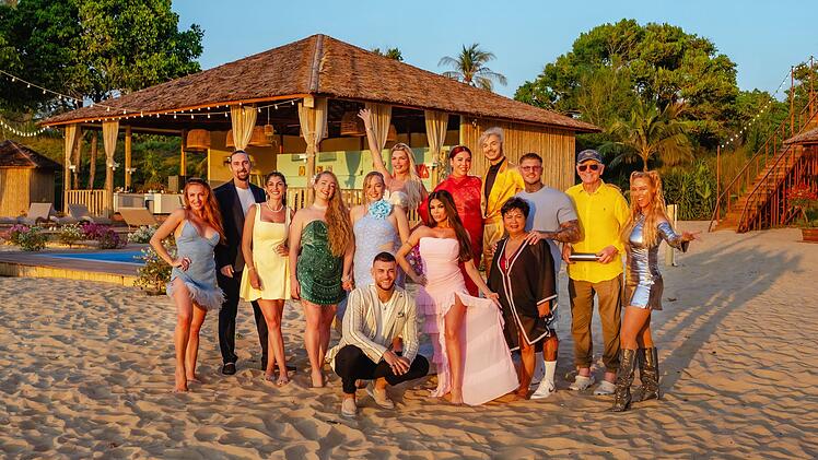 Um den gro&szlig;en Sieg k&auml;mpfen unter anderem (von links): Georgina Fleur, Sandy F&auml;hse, Yeliz Koc, Yana und Tayisiya Morderger, Serkan Yavuz, Kader Loth, Giuliana Farfalla, Kate Merlan, Sam Dylan, Narumol, Paco Herb, Prinz Fr&eacute;d&eacute;ric von Anhalt und Loona.