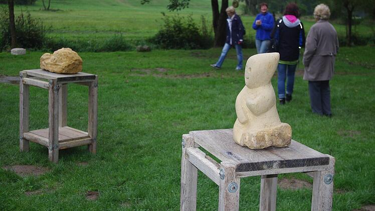 Ergebnis-Ausstellung "Steinbildhauer-Kurs an der Effeltermühle" Foto: Heike Schülein