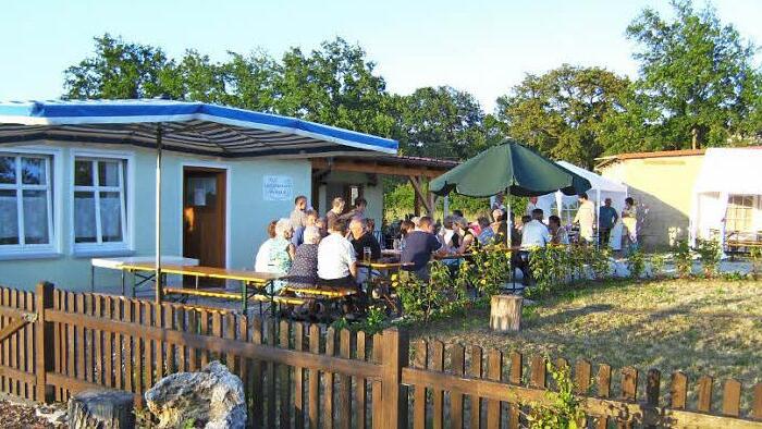 Am Samstag ist es wieder so weit: die Maigischer Gartenfreude laden am Fest Mariä Himmelfahrt in ihren schönen Garten ein. Das Foto entstand beim Gartenfest 2007. Foto: privat