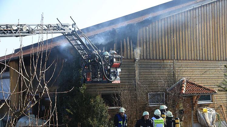 Die Feuerwehr hatte den Brand schnell unter Kontrolle. Foto: News5/Merzbach