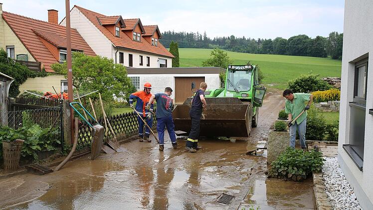 Die Unwetter in Franken haben in Gefrees (Landkreis Bayreuth) am Mittwoch erste Spuren hinterlassen.  NEWS5 / Fricke