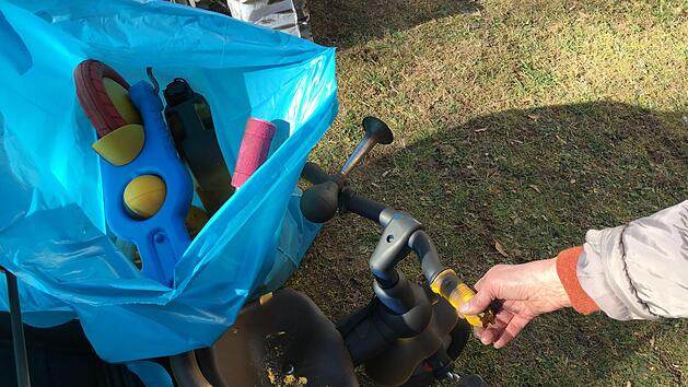 Das Kinderfahrrad hat zwar deutliche Spuren vom Kellerbrand in Lichteneiche, wird aber weiter gebraucht. Foto: Anette Schreiber