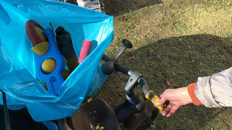Das Kinderfahrrad hat zwar deutliche Spuren vom Kellerbrand in Lichteneiche, wird aber weiter gebraucht. Foto: Anette Schreiber