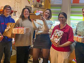 Die SMV der Fachoberschule Fr&auml;nkische Schweiz in Eggolsheim hat im Dezember P&auml;ckchen f&uuml;r die &bdquo;Kinderarche&ldquo; in Hirschaid gepackt.