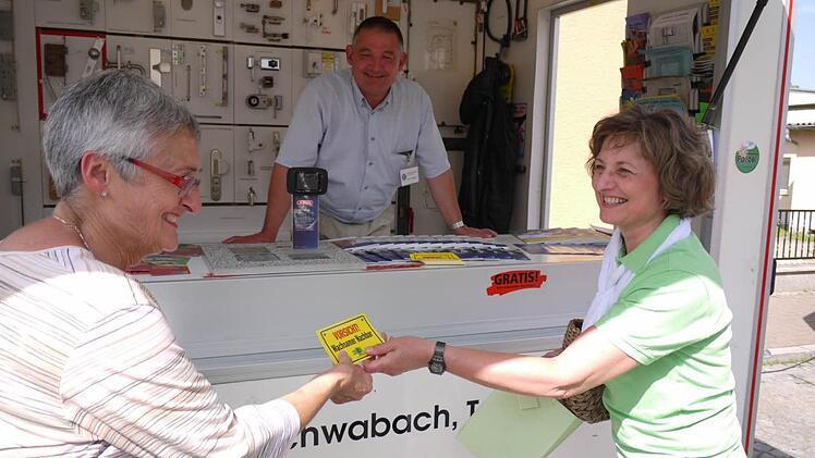 Udo Winkler regt dazu ein, Schilder mit der Aufschrift "Vorsicht! Wachsamer Nachbar" am Haus anzubringen. Fotos: Pauline Lindner