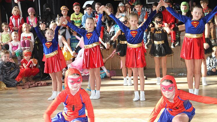 Fröhliches Treiben beim Kinderfasching des SKK