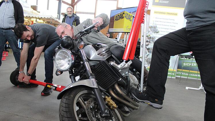 So tief geht es beim Sicherheitstraining des ADAC zu. Viele Fahrerwürden sich das in Kurven leider nicht zutrauen, was erst recht gefährlich sei.Markus Häggberg