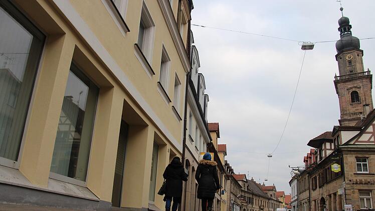 In diesem momentan leer stehenden  Geschäft in der Hauptstraße kurz vor dem Martin-Luther-Platz in Erlangen eröffnet im Sommer ein Unverpackt-Laden. Christian Bauriedel
