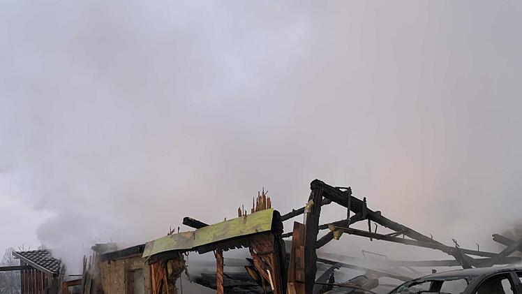 In Triefenstein ist es am Sonntagmorgen zu einem Vollbrand in einer Schreinerei gekommen. Foto: News5/Höfig