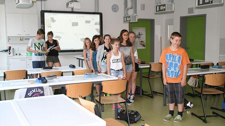 Dank der Neuntklässler sind die Sechstklässler der Steigerwaldschule Ebrach jetzt fit in Sachen Internet. Foto: privat