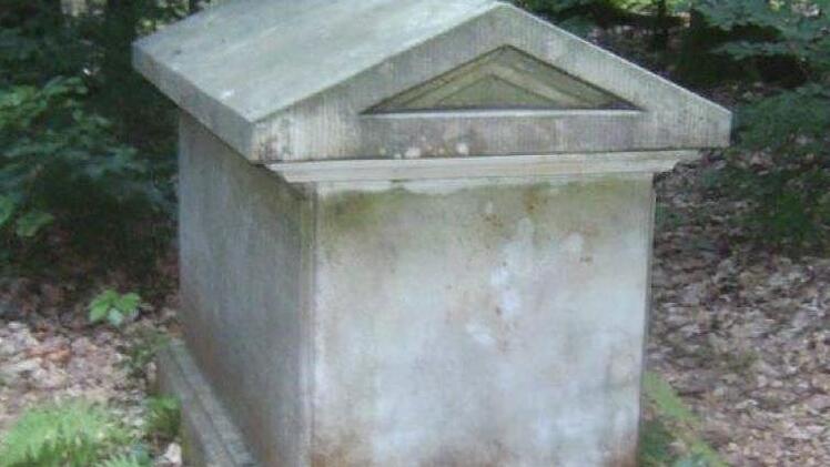 Das Weinreichsgrab von vorn. Foto: Erich Olbrich