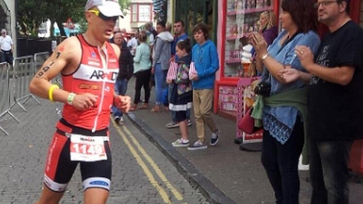 Bernd Hagen biss beim Ironman in Wales trotz heftigen Seitenstechens die Zähne zusammen und verteidigte Rang 6.