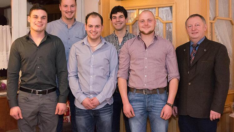 Ehrung der Meister der Landwirtschaft (von links): Andreas Brand, Alexander Kirchner, André Hofmann, Markus Rottmann, Christoph Benckiser und Landrat Thomas Bold  Foto: Björn Hein