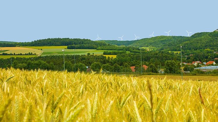 Der Windpark Brunn bei  Heiligenstadt blieb nur eine Vision am Horizont. Die Regionalwerke taten sich nach dem Aus schwer, neue Geschäftsfelder zu erschließen. Jetzt wird ein neuer Anlauf gemacht.Fotomontage: Regionalwerke/Archiv