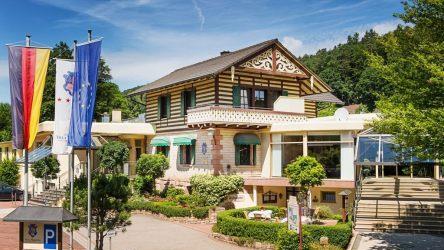 Außenansicht des Hotels Vila Marburg im Park.