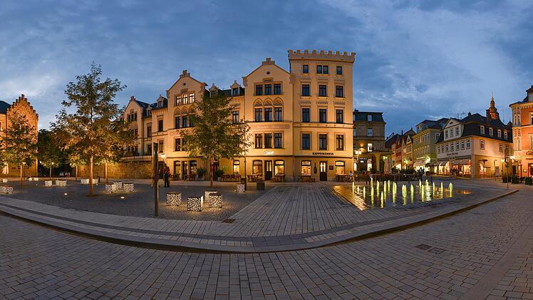 Der Albertsplatz nach seiner Sanierung ist heute ein beliebter Treffpunkt im Herzen der Stadt.   Foto: RainerBrabec.de